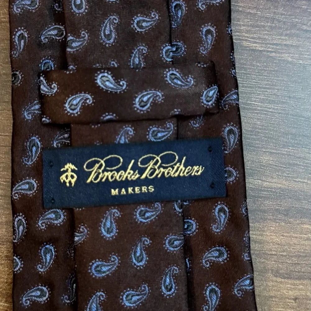 🌿END of SEASON SALE🌿BROOKS BROTHERS Dark Brown Tie with Paisley Design